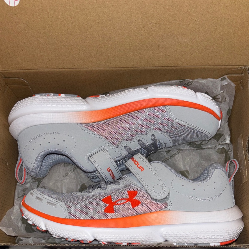 NWT Under armour shoes